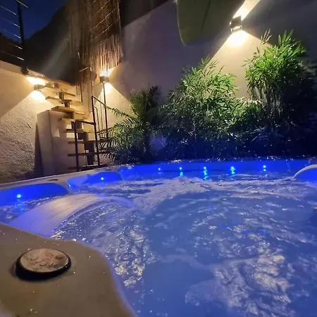 L'evasion ,maison De Jacuzzi Couchages X6 Holiday home Le Grau-du-Roi