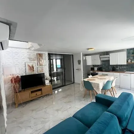 Holiday home L'evasion ,maison De Jacuzzi Couchages X6 *